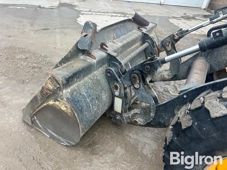 2020-jcb-411-image-11