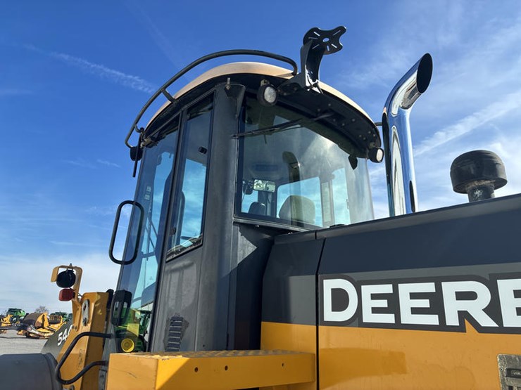 2011-deere-544k-image-34