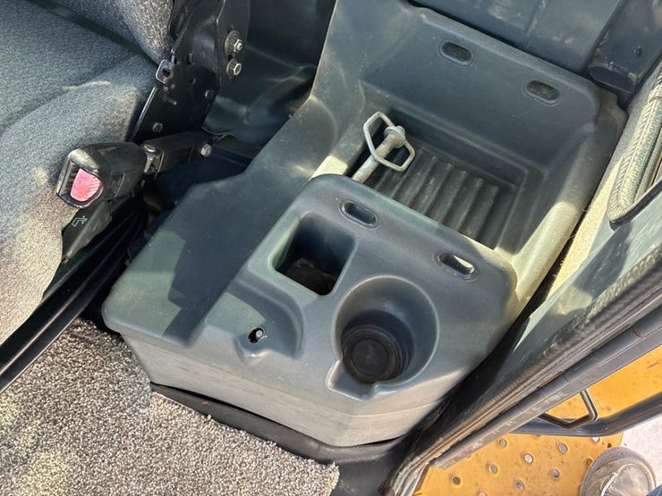 2011-deere-544k-image-57