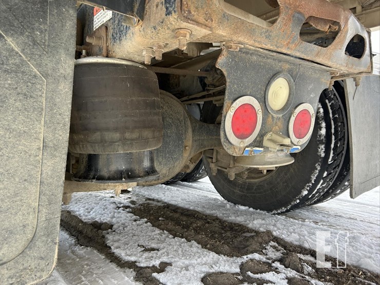 2006-freightliner-columbia-120-image-24