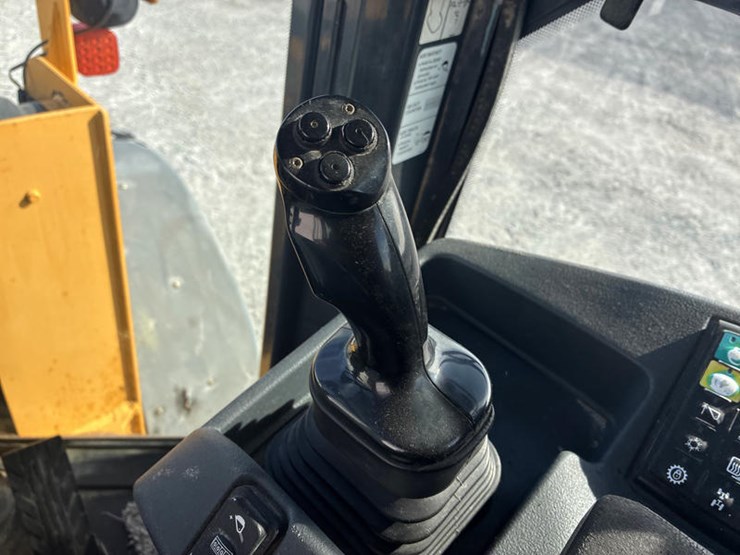 2011-deere-544k-image-63