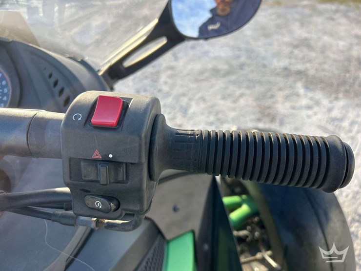 2012-can-am-spyder-motorcycle-image-11