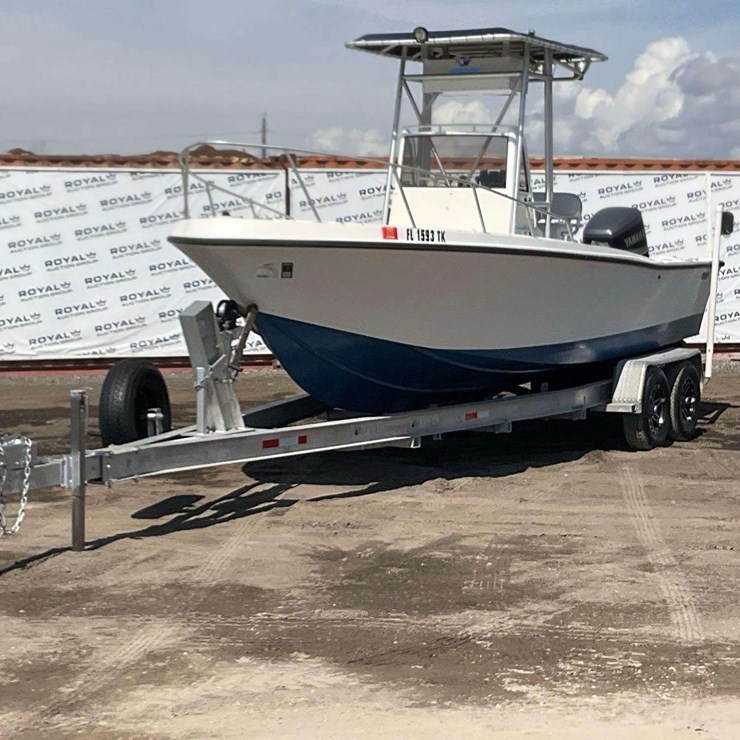 1985 23ft Mako Center Console Boat with 2011 28ft HMDE Trailer