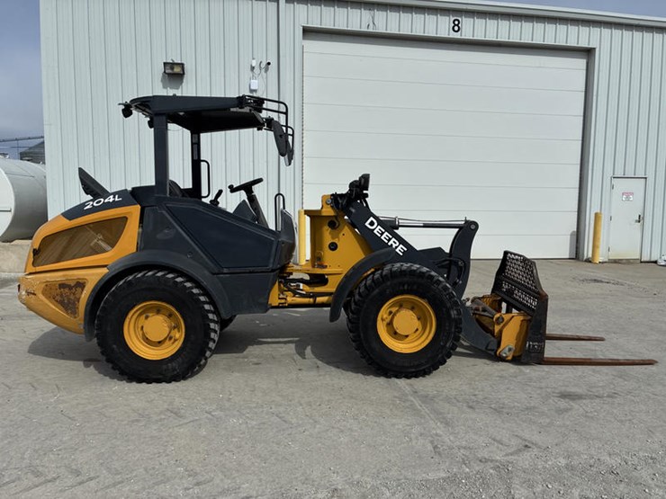 2021-deere-204l-image-5