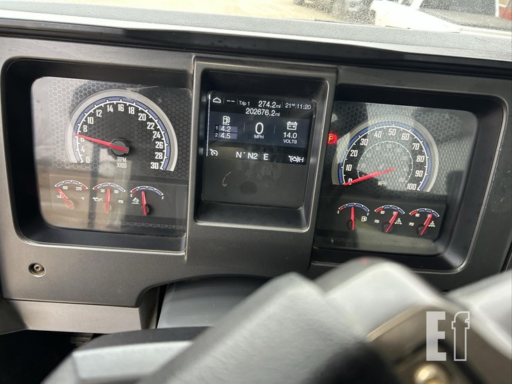 2019-mack-granite-64ft-image-35