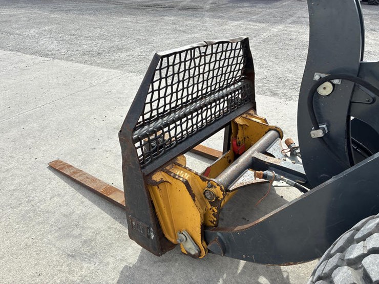 2021-deere-204l-image-37