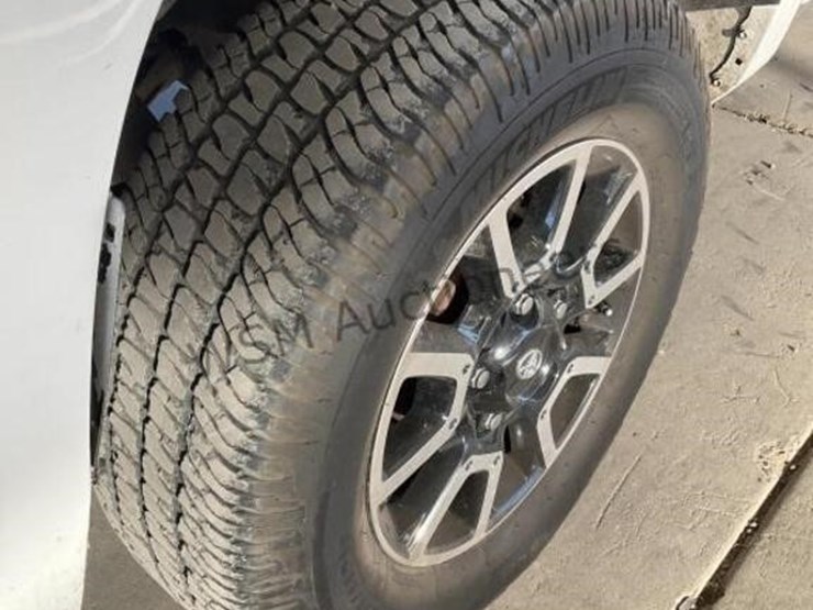 2011-toyota-tundra-image-8