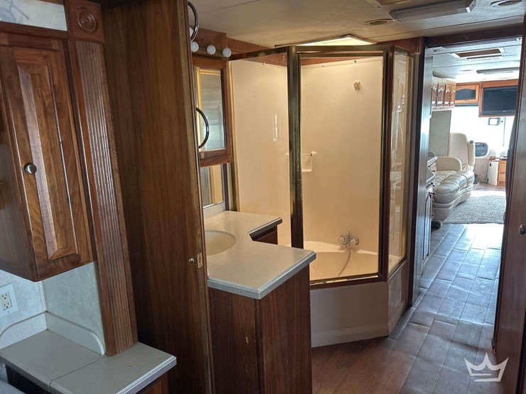 2001-freightliner-allegro-bus-class-a-motorhome-image-32