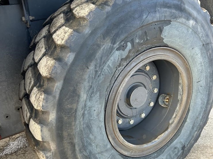 2019-case-721g-image-13