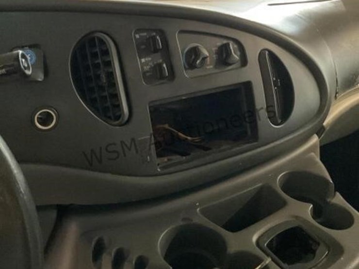 2003-ford-cargo-image-21