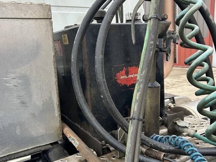 2017-mack-granite-gu713-image-17