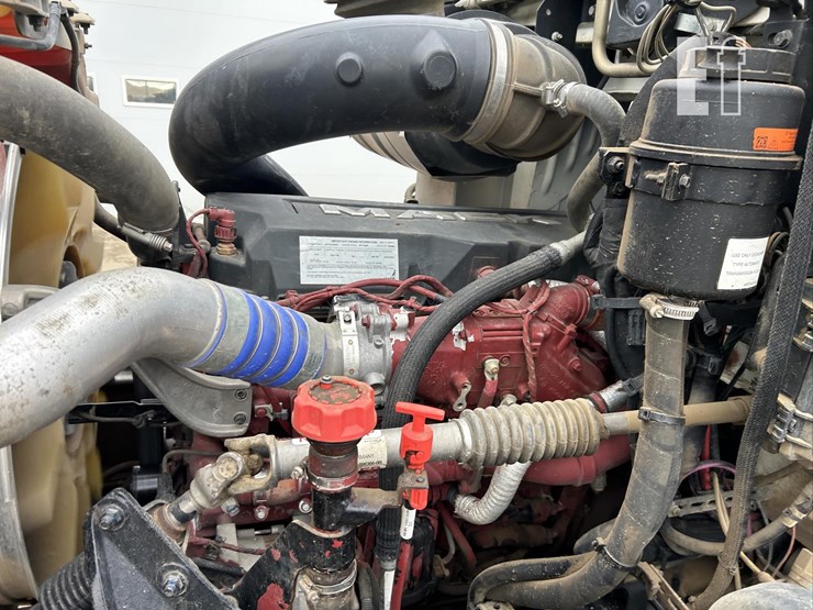 2019-mack-granite-64ft-image-47