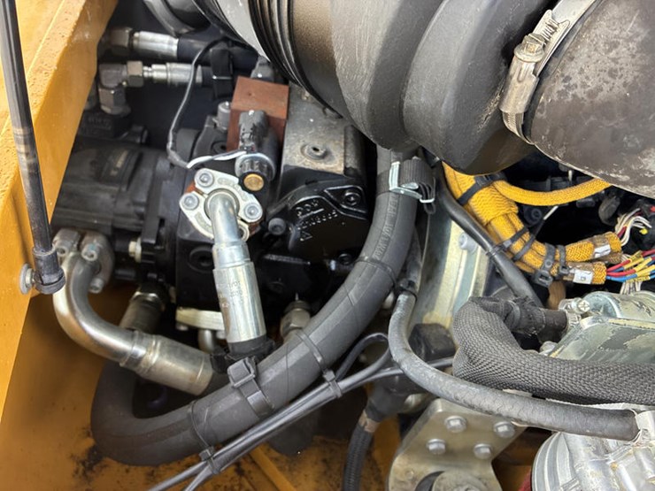 2021-deere-204l-image-54