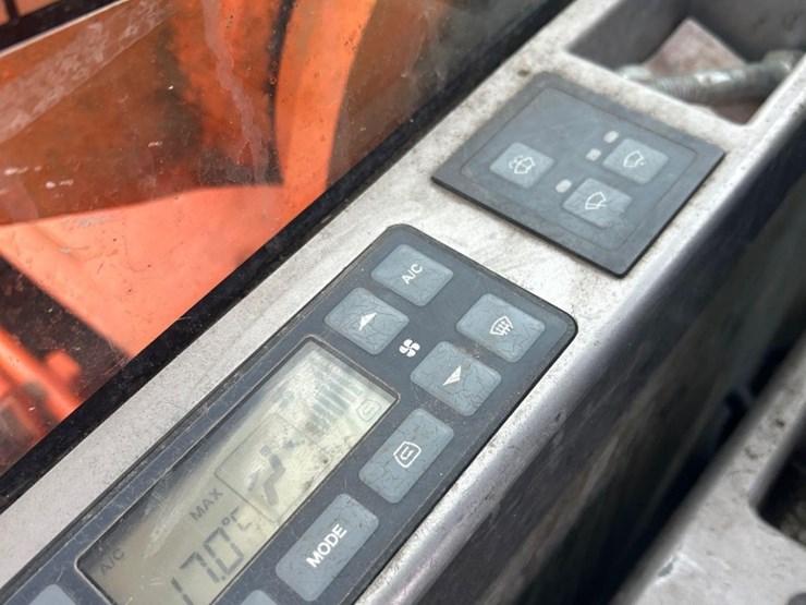 2014-doosan-dx225-lca-image-36