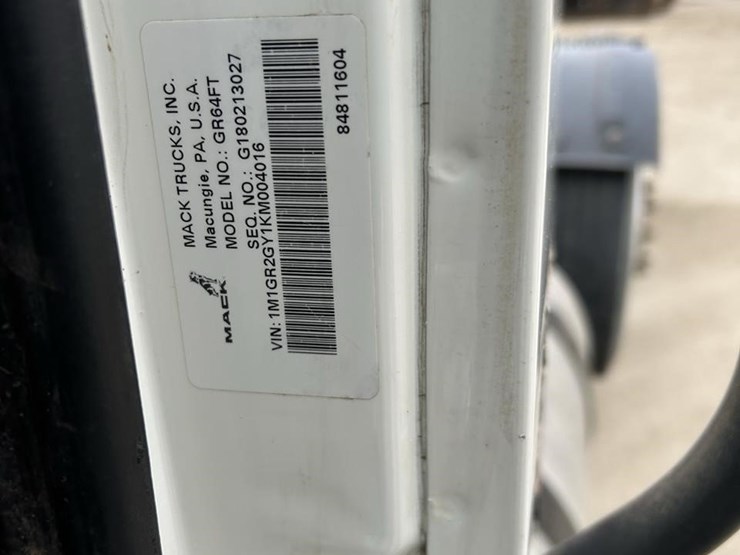2019-mack-granite-64ft-image-28