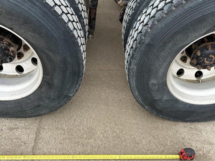 2019-mack-granite-64ft-image-54