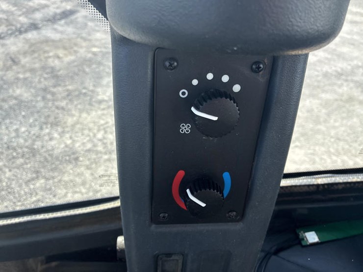 2011-deere-544k-image-71