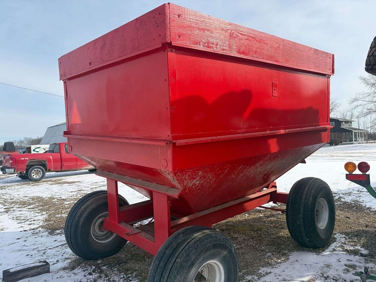 dmi-center-dump-gravity-wagon-image-2