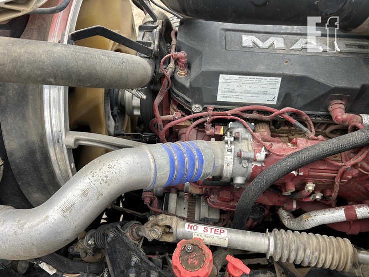 2019-mack-granite-64ft-image-51