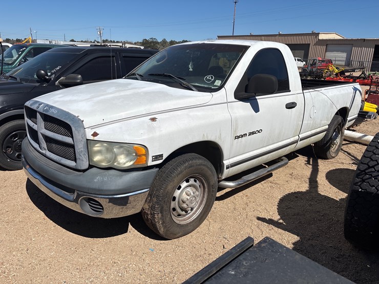 2003-dodge-2500-image-1