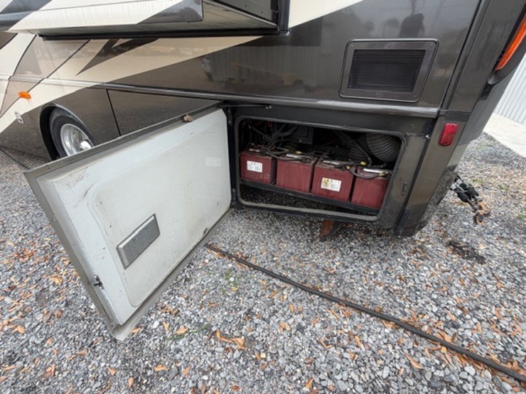 #1339-•-2011-fleetwood-36j-discovery-rv-/-motorhome-image-57