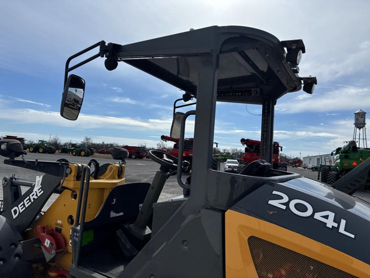 2021-deere-204l-image-34