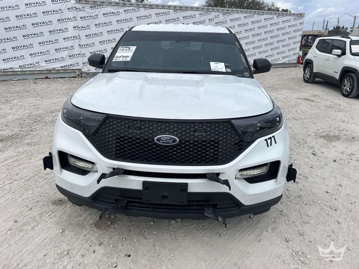 2022-ford-explorer-image-23