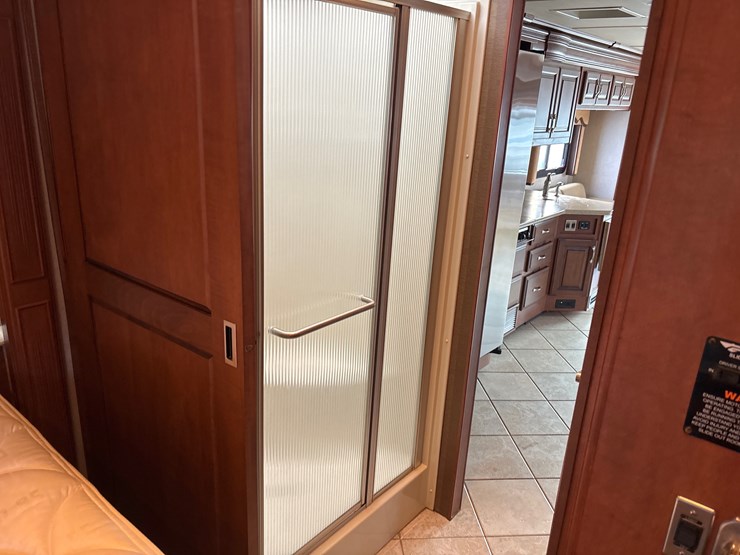 #1339-•-2011-fleetwood-36j-discovery-rv-/-motorhome-image-23