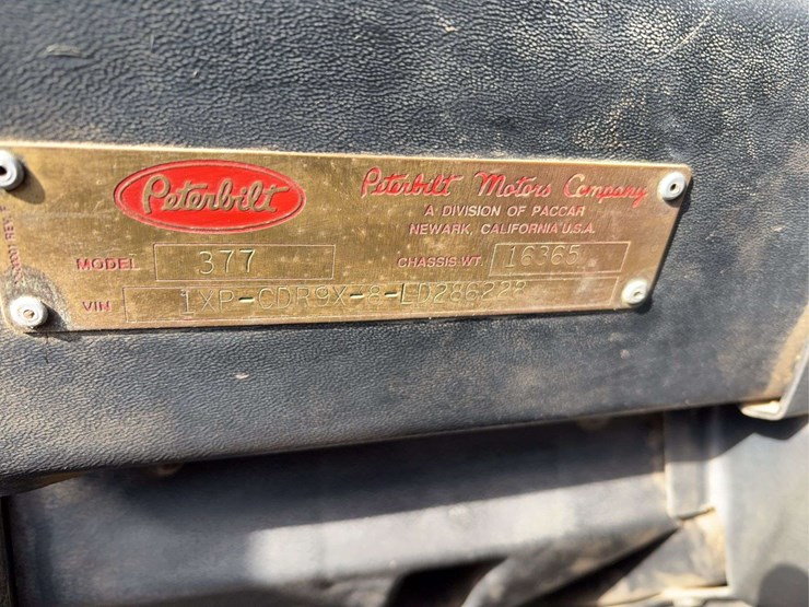 1990-peterbilt-377-image-14