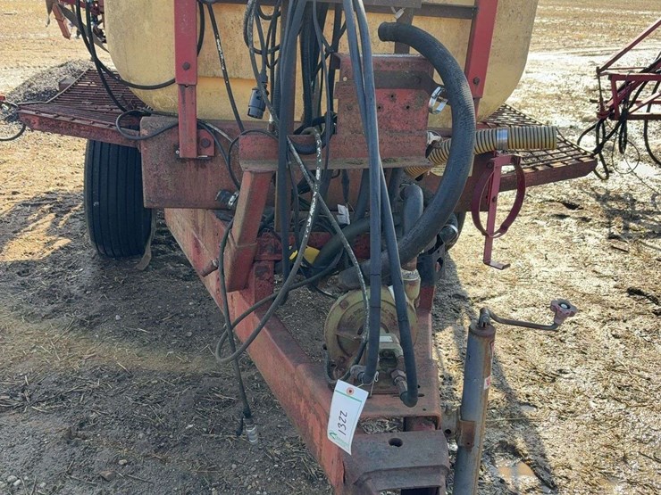 hardy-800-gallon-sprayer,-54’-booms,-triple-nozzles-image-3