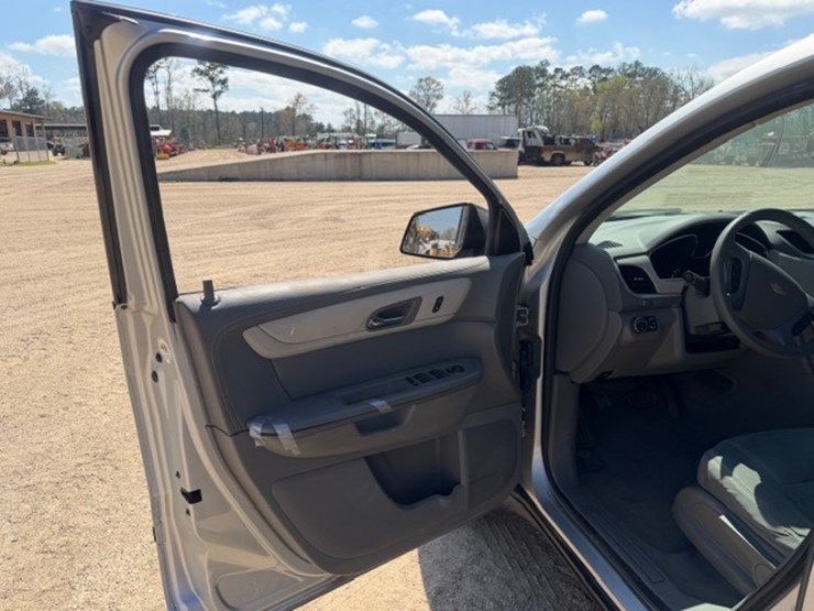 2016-chevrolet-traverse-image-34