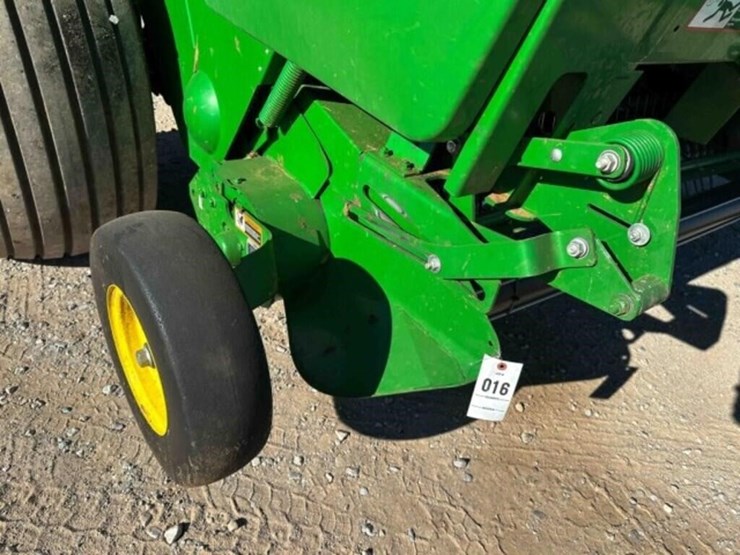 2020-john-deere-560m-image-13