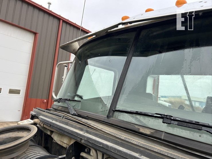 2017-mack-granite-gu713-image-45