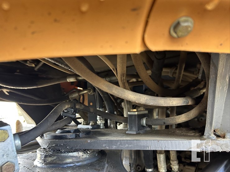 2019-case-721g-image-45