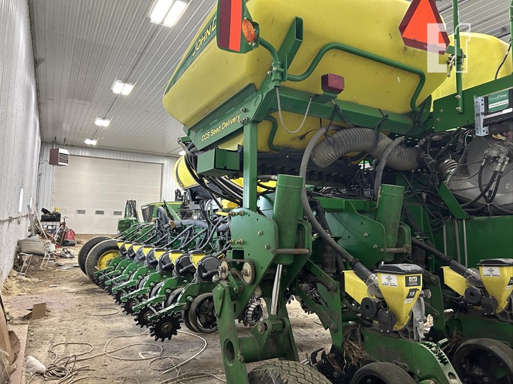 2010-john-deere-1770nt-image-29