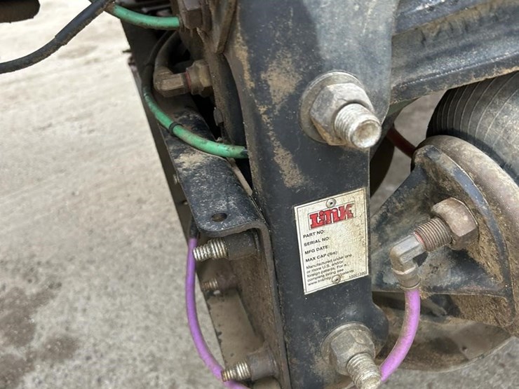 2019-mack-granite-64ft-image-10