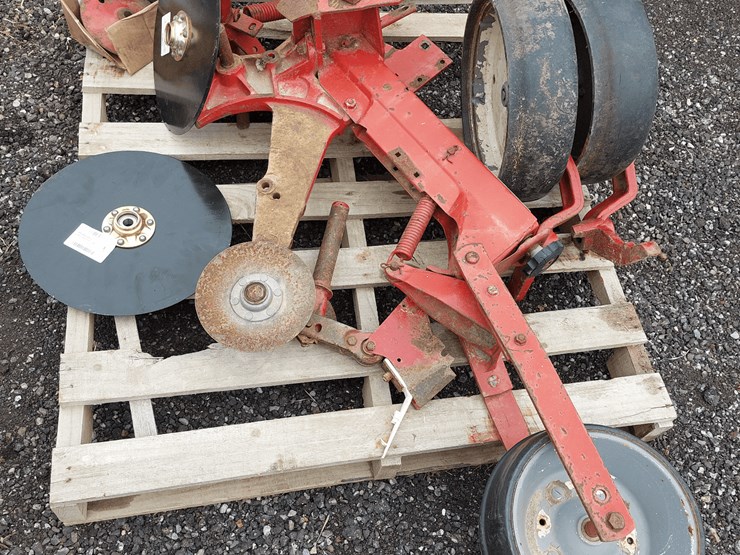 ih-corn-planter-row-unit-image-5