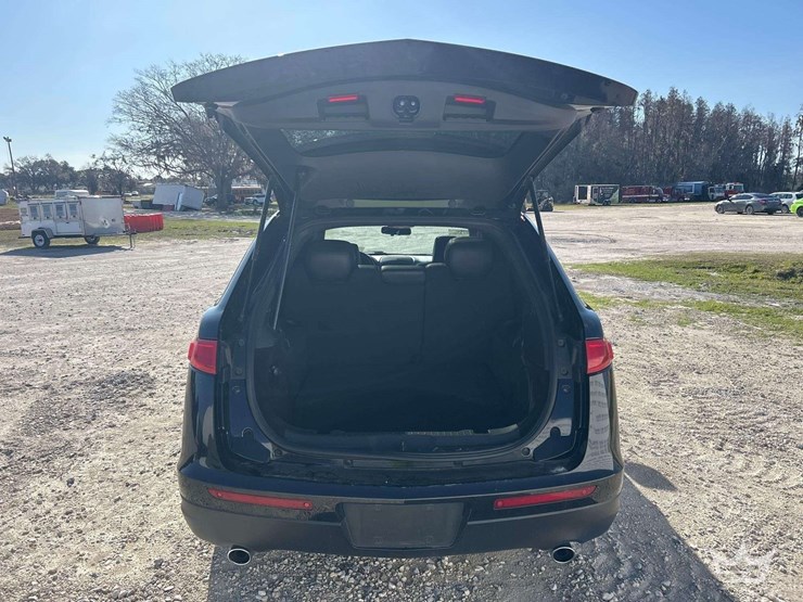 2018-lincoln-mkt-image-22