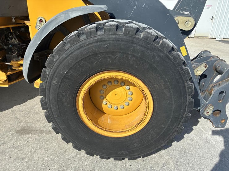 2011-deere-544k-image-45