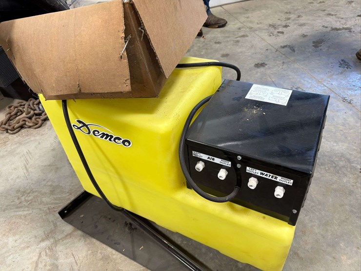 demco-foamer-tank,-pump-and-line-image-2