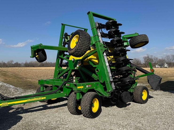 john-deere-1690-image-13