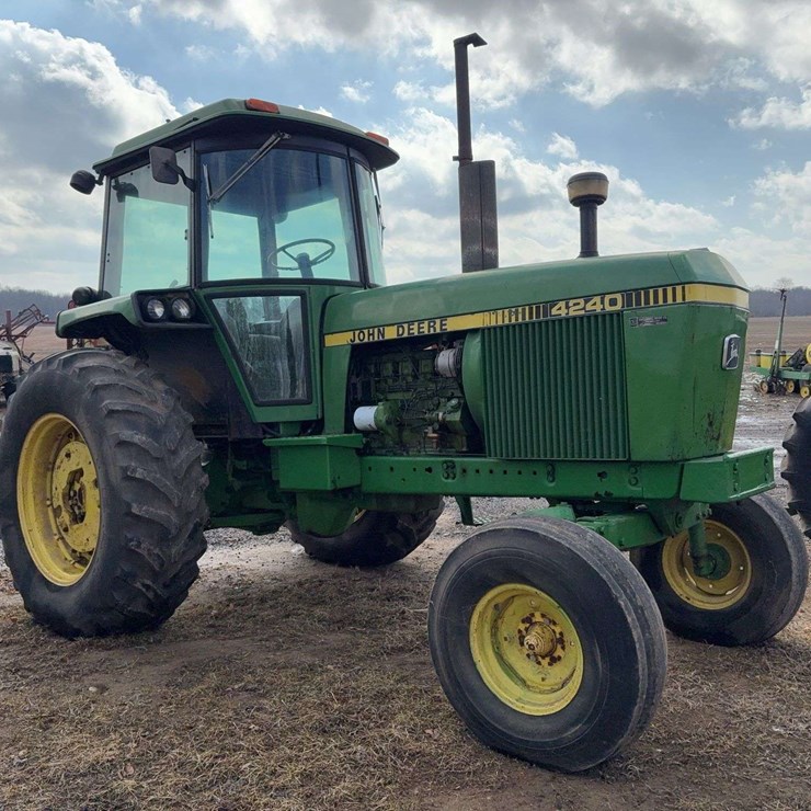 JOHN DEERE 4240