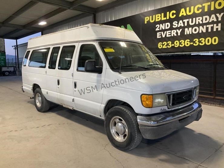 2003-ford-cargo-image-2