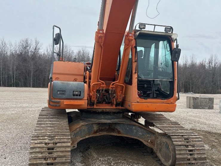 2014-doosan-dx225-lca-image-12