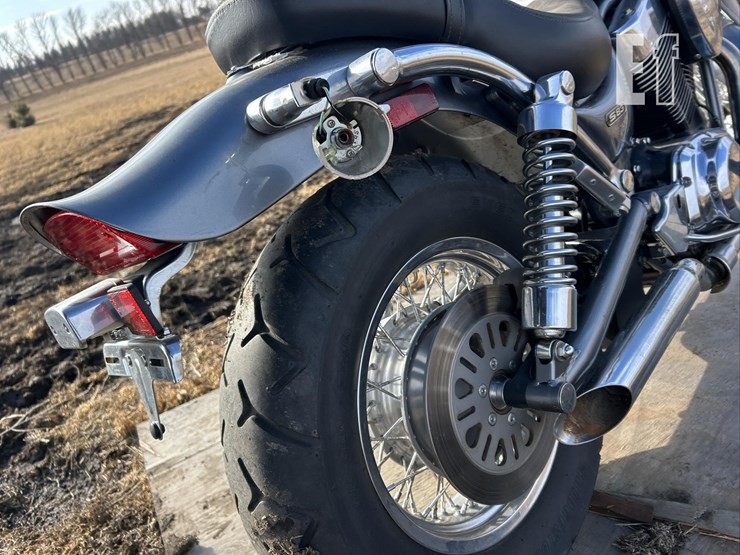 2005-suzuki-boulevard-s83-image-16