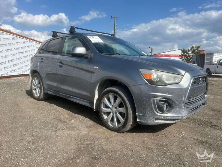 2014-mitsubishi-outlander-image-2