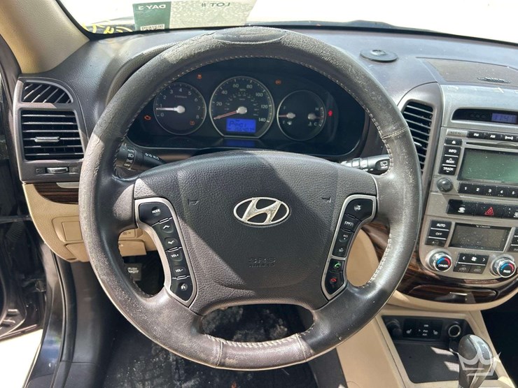 2011-hyundai-santa-fe-image-11