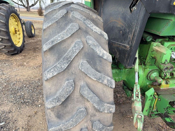 john-deere-4240-image-8