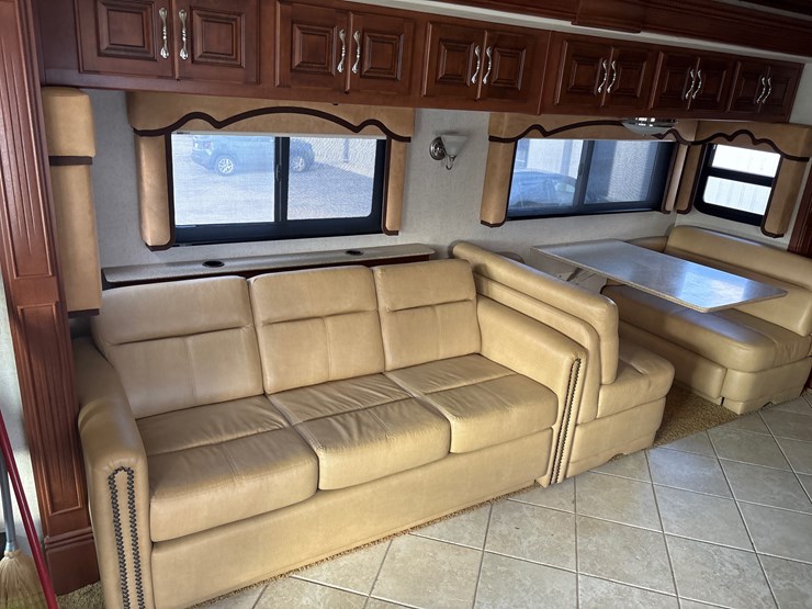 #1339-•-2011-fleetwood-36j-discovery-rv-/-motorhome-image-16