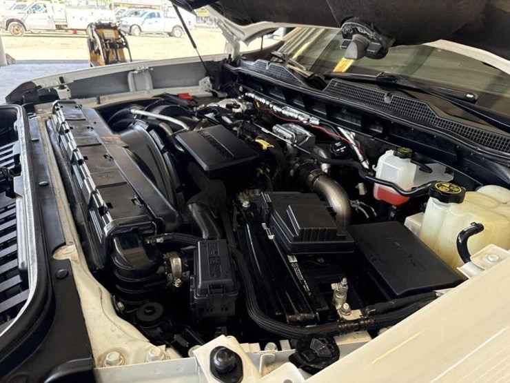 2022-chevrolet-silverado-3500hd-image-12